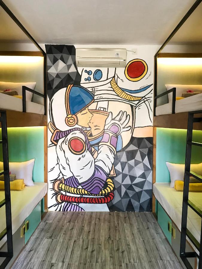 Хостел Stellar Capsules Семиньяк Экстерьер фото