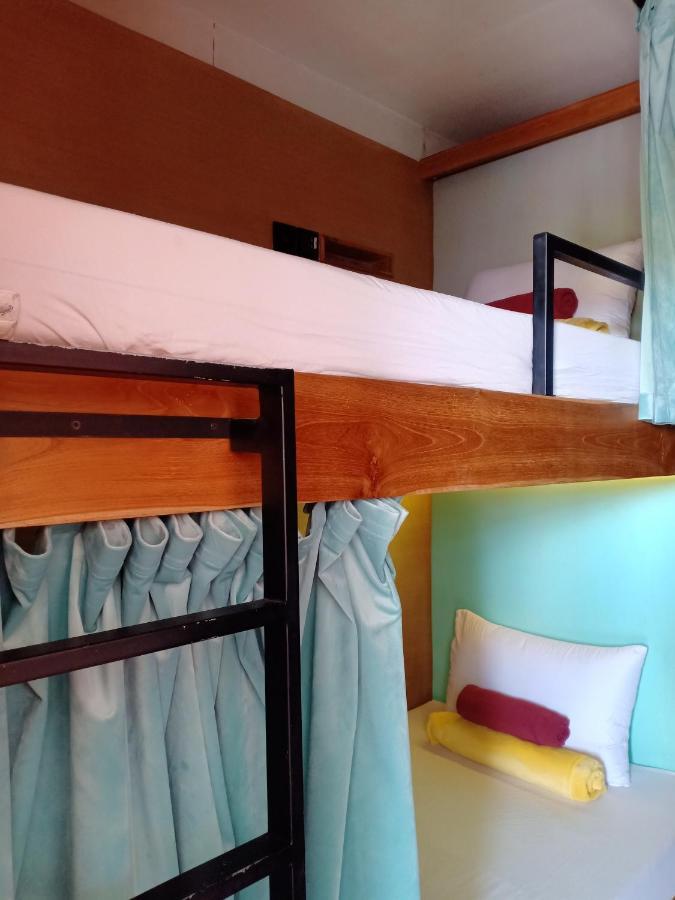 Хостел Stellar Capsules Семиньяк Экстерьер фото A bunk bed