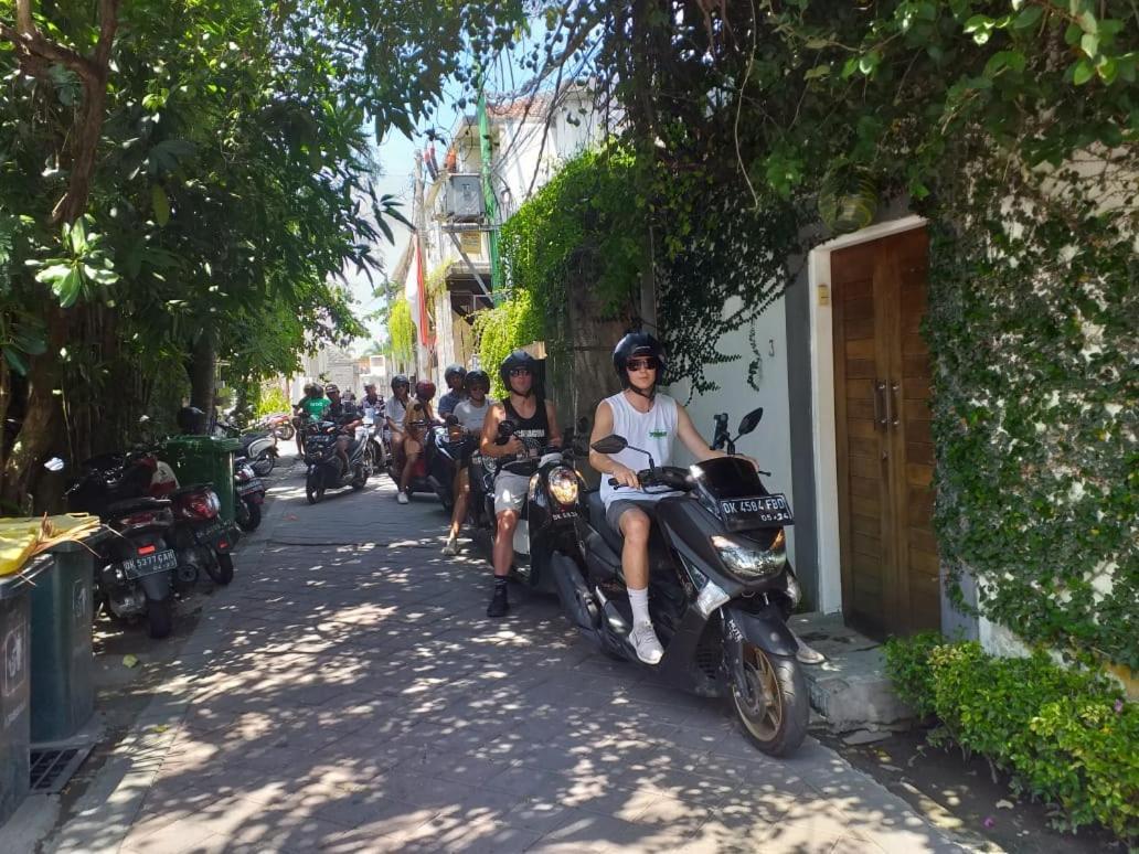 Хостел Stellar Capsules Семиньяк Экстерьер фото Street in Canggu