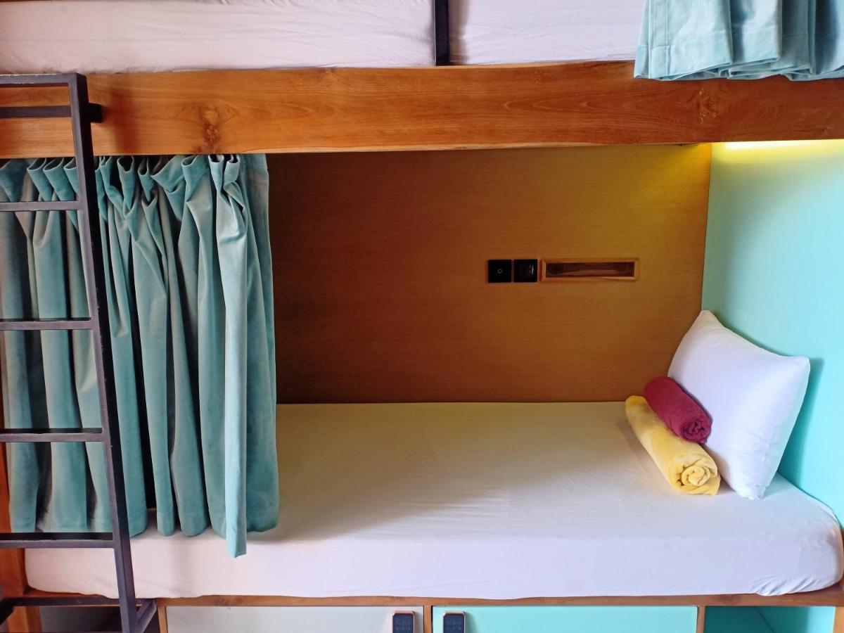 Хостел Stellar Capsules Семиньяк Экстерьер фото A bunk bed